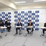 姫路市長選の立候補予定者が出席して行われた高校生ミーティング＝兵庫県立姫路東高校（撮影・辰巳直之）