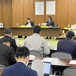 ３月下旬に開かれた第８回あり方検討会＝明石市役所