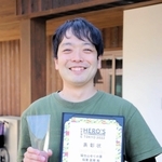 受賞を喜ぶ稲葉夏輝さん＝兵庫県丹波篠山市福住