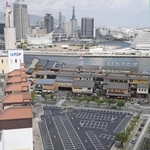 ハーバーランドの式場跡地に建設が進む駐車場＝１６日午後、神戸市中央区東川崎町１