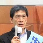 ＪＲ明石駅前で演説する中川暢三氏＝明石市大明石町１