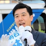 ＪＲ大久保駅前で演説する林健太氏＝明石市大久保町ゆりのき通１