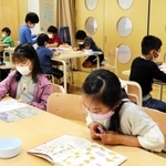 高木北小学校内の「放課後キッズルーム」。待機児童対策として午後５時まで開放される＝西宮市薬師町