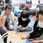 プログラミングや英語も学べる民間学童「Ｙ・Ｅ・Ｓ」。利用者が増え、尼崎市内３カ所に展開する＝尼崎市塚口町１