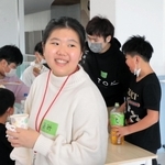 カナディアンアカデミイで、ボランティアクラブのリーダーを担う関あみさん＝神戸市東灘区向洋町中４