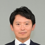 兵庫県の斎藤元彦知事は２４日、姫路市長選で自民、公明両党の推薦を受けた現職の清元秀泰氏が、日本維新の会推薦の新人との一騎打ちを制した結果に「維新の勢いが非常に強い中、現職の安定感と、いろんな企画をやっていこうという前向きさが支持されたのではないか」と報道陣の取材に答えた。自身は２０２１年の知事選で自民、維新から推薦を受け、初当選した。