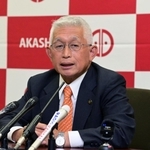 退任会見で心境を語る泉房穂明石市長＝２８日午後、明石市役所（撮影・中西幸大）