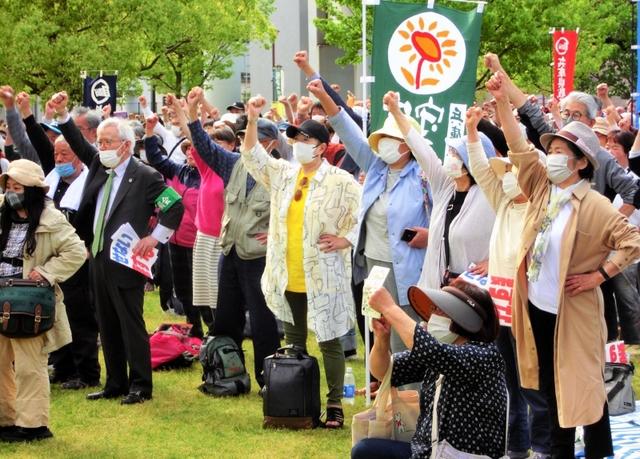 護憲派が開いた憲法集会＝３日午後、神戸市中央区