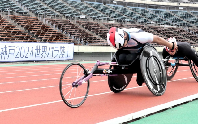 来年５月に開催される世界パラ陸上競技選手権大会のテスト大会として開かれた、日本パラ陸上競技選手権大会。組織委は本番に向け集客にも力を入れる＝４月３０日、ユニバー記念競技場