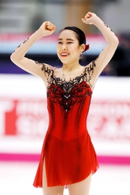 グランプリファイナルで女子フリーの演技を終え、笑顔の三原舞依さん＝２０２２年１２月、トリノ（共同）