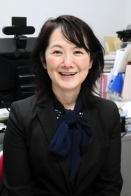 「患者の向こうにいる子どもの存在に気づき、一緒に支えていく仕組みも必要」と話す蔭山正子教授＝大阪府吹田市山田丘１、大阪大学