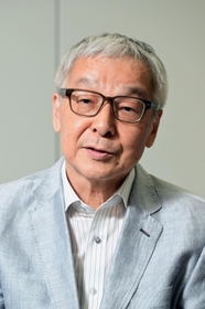 神戸新聞の取材に思いを語る土師守さん＝１６日午後、神戸市中央区