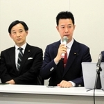 立憲民主党の泉健太代表への提言書について記者会見する井坂信彦衆院議員（左から３人目）ら＝東京都千代田区