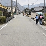 道路区画線を引き直す前の県道門柳大門線＝西脇市黒田庄町岡（兵庫県提供、２０２３年１月１８日撮影）