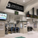 ＪＲ三ノ宮駅の中央改札口（資料写真）＝神戸市中央区