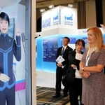 パソナグループのアバターは、18日まで神戸市で開かれた「国際空港評議会（ＡＣＩ）」のアジア太平洋地域総会の場でも活躍。淡路島から操作した＝17日、神戸市中央区港島中町６、神戸ポートピアホテル（撮影・大島光貴）