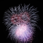 夜空を４年ぶりに彩る花火＝２７日夜、相生市の相生湾（撮影・辰巳直之）