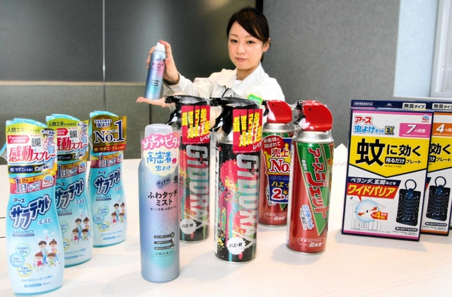 アース製薬が販売する蚊の駆除・対策商品＝赤穂市坂越