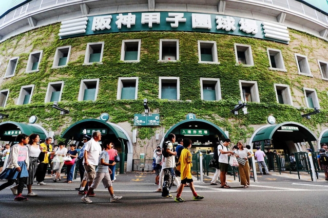 阪神甲子園球場の北側正面外観＝西宮市甲子園町１