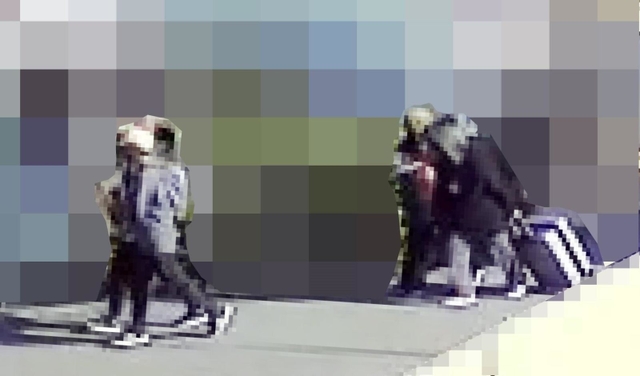 容疑者が住む自宅の近くで防犯カメラに映っていた４人の人物＝神戸市西区、住民提供（画像を加工しています）