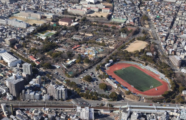 再整備計画が進む王子公園。関西学院大学が優先交渉権者に決まった＝２０２２年１月、神戸市灘区