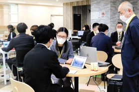２０２４年春の新卒者を対象に開かれた合同企業説明会＝２３年３月、豊岡市内