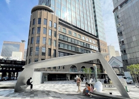 神戸三宮阪急ビルとサンキタ広場＝神戸市中央区（阪急阪神不動産提供）