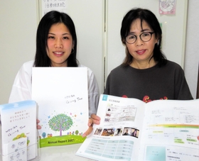 ケアリーバーの支援に取り組む野口婦美子さん（右）と畑山麗衣さん＝神戸市垂水区塩屋町３