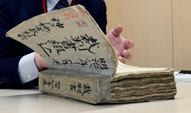 国立公文書館に保存されている明治時代の民事判決原本＝東京都千代田区（撮影・中西幸大）