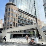 神戸三宮阪急ビルとサンキタ広場＝神戸市中央区（阪急阪神不動産提供）
