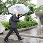 最高裁職員の説明を聞くため、神戸家裁に入る土師守さん＝２日午後、神戸市兵庫区（撮影・大森　武）