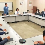 次期衆院選の兵庫２、８区の対応を話し合うため、地元議員を集めて開いた維新の会合＝５月２８日、神戸市内