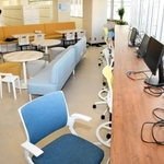 兵庫県庁の「モデルオフィス」に設けられたコミュニティースペース＝神戸市中央区中山手通６、県生田庁舎