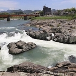 加古川中流域の景勝地、闘竜灘＝加東市上滝野