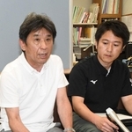 教員不足について独自の調査結果を発表した兵庫教職員組合の永峰博義書記長（左）ら＝兵庫県庁