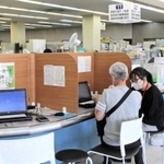 明石市のマイナンバーカード支援窓口。全国的なトラブルが表面化して以降、訪れる人は想定より少ないという＝１６日午後、明石市役所