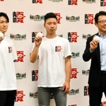 記者会見に臨んだ（左から）大武優斗さんと宮階宣全さん、応援に駆け付けた古田敦也さん＝東京都江東区、武蔵野大有明キャンパス