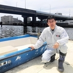 長年続けてきたアコヤガイを使った真珠養殖について語る「兵庫運河真珠貝プロジェクト」の道林幸次会長＝神戸市兵庫区