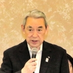 「関西３空港懇談会」の冒頭であいさつする座長の松本正義・関西経済連合会会長＝25日午後、大阪市北区中之島６