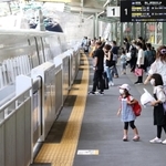 ７月から新幹線の発車メロディーでジャズが流れるＪＲ新神戸駅＝２０２２年８月、神戸市中央区