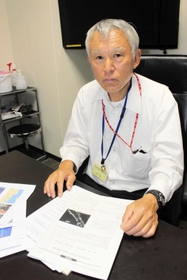 当時の消防の対応について論文にもまとめた元救急隊長の山本徹さん＝明石市鷹匠町