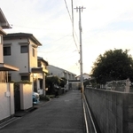 負傷者宅を訪ねたが、アパートに建て替えられていた＝明石市内