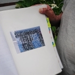 元署員が事故に関する記事や書類をまとめたスクラップブック。慰霊碑の写真も収められている＝神戸市内