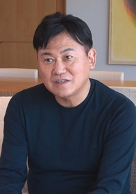 がん光免疫療法などについて語る楽天の三木谷浩史会長＝１５日、東京都内