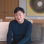 インタビューに応じる三木谷浩史氏