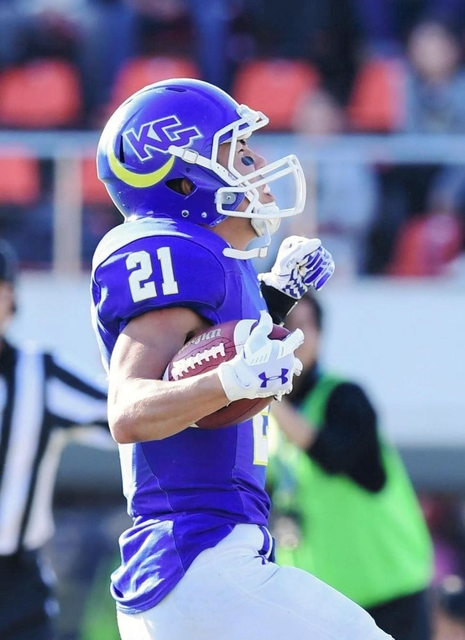 立命大-関学大　第１クオーター、関学大の三宅（21）がこの日２本目のＴＤを決める＝大阪府吹田市、万博記念競技場（撮影・中西幸大）