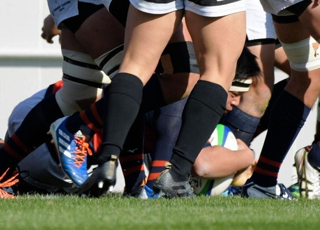 関学-朝日　後半、はラインアウトからのモールを押し込み、関学フッカー竹内がトライを決める＝花園ラグビー場（撮影・後藤亮平）