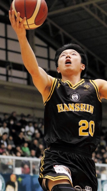 西宮-福島　第３クオーター、シュートを決める西宮・岸田（Ｃ）B.LEAGUE