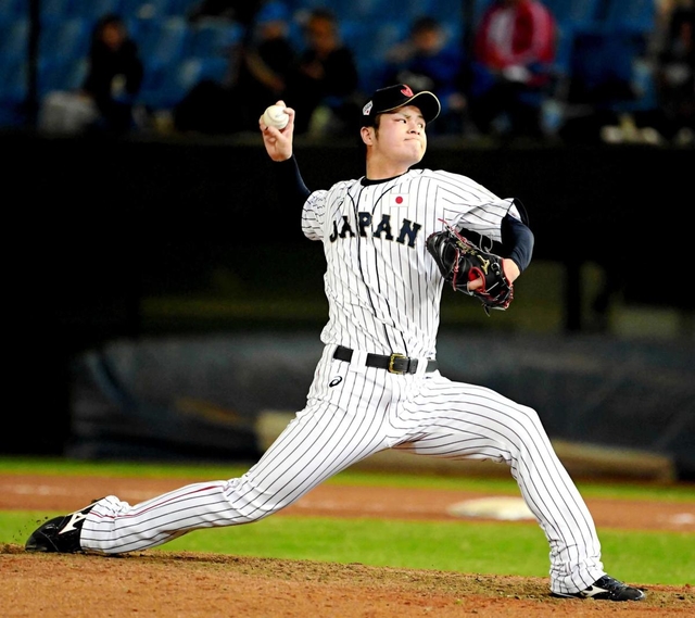 プレミア１２では日本代表として好投し、初優勝に貢献したソフトバンクの甲斐野央投手＝台湾・桃園国際野球場