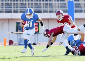 立命大－関学大　第１クオーター、関学大のＲＢ三宅が抜け出し、７１ヤード独走でＴＤを決める（撮影・中西幸大）